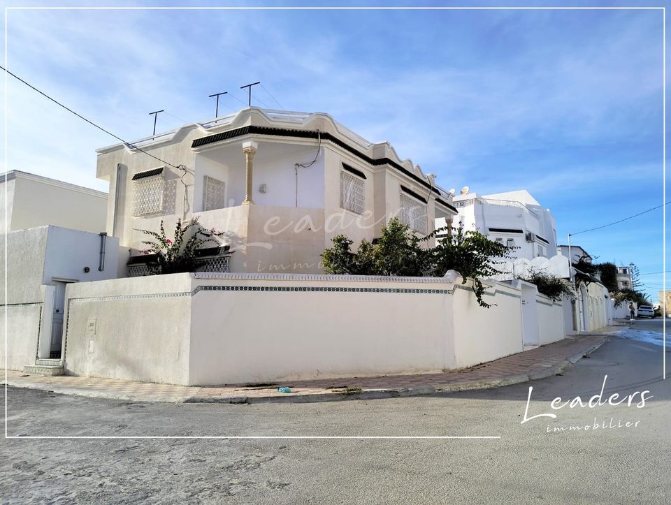 #𝐀_𝐕𝐄𝐍𝐃𝐑𝐄 une #Villa S+5  bien située à AFH Hammamet
