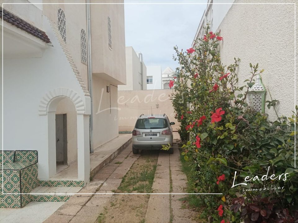 #𝐀_𝐕𝐄𝐍𝐃𝐑𝐄 une #Villa S+5  bien située à AFH Hammamet