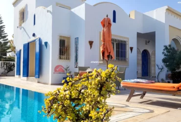 A vendre en zone touristique belle villa avec piscine privée – ré