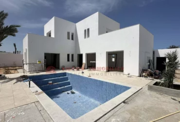 Villa avec piscine – titre bleu – zone urbaine djerba – réf v553