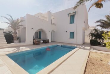 VILLA AVEC PISCINE – TITRÉE À DJERBA MIDOUN ZU – RÉF V688