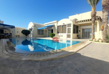 GRANDE MAISON EN ZONE TOURISTIQUE DJERBA ZT – RÉF V590