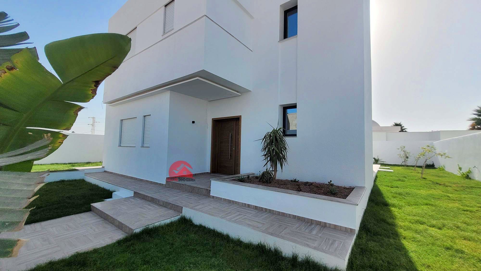 VILLA AVEC PISCINE À MEZRAYA DJERBA ZA – RÉF V620