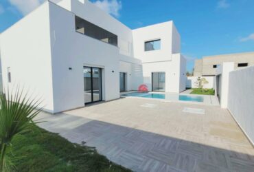 VILLA AVEC PISCINE À MEZRAYA DJERBA ZA – RÉF V620